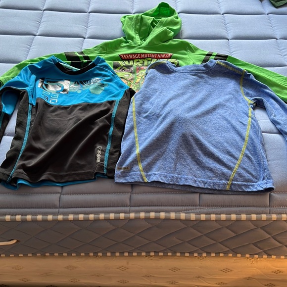 Bundle of 3 long sleeve boy’s tee shirts - pre- loved - Picture 1 of 4